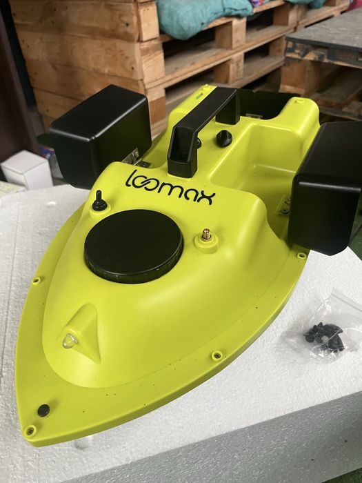 Barcă de nădit LoMax cu husă de protectie