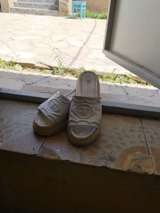 Шле́пки шлёпки шлёпки