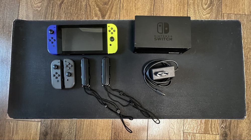 Nintendo Switch V2 (HAC-001(-01)) + 6 игри + 4 Joy-Con + Pro Controller + зарядни станции | ПЪЛЕН КОМПЛЕКТ