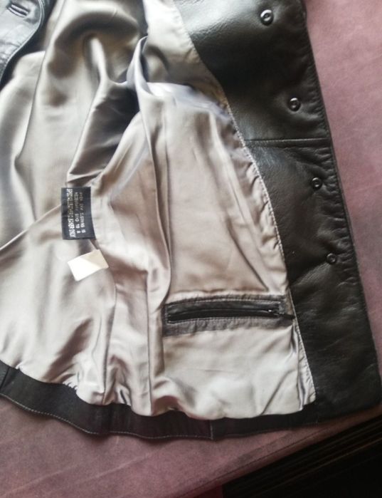 Естествена кожа сако М и черно сако Zara