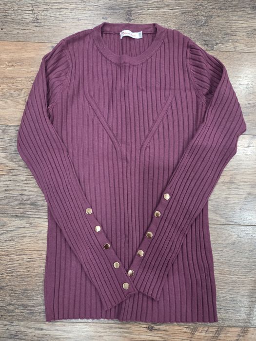 Дамска рипсена блуза в лилаво с декоративни златни копчета