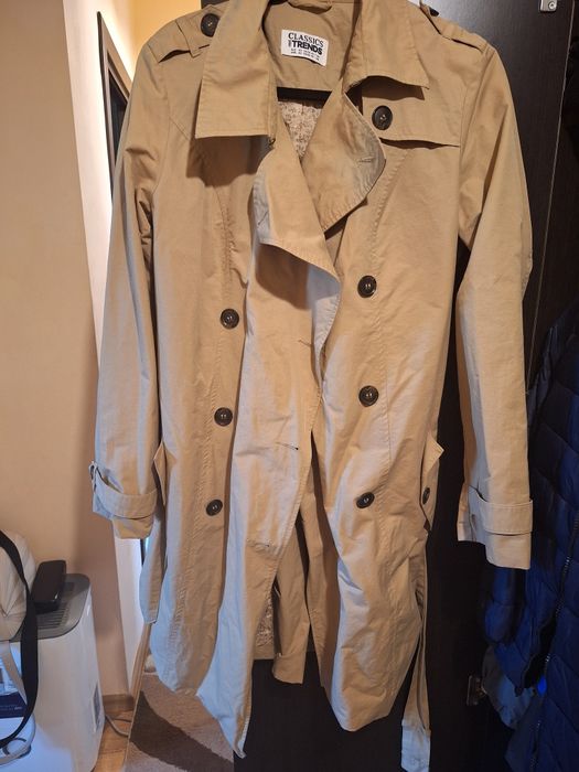 Продавам дамски тренчкот