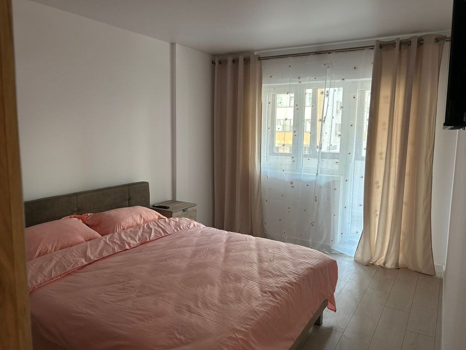 Închiriez garsonieră in complexul 81Residence ,decomandată langa metrou Berceni (M2)