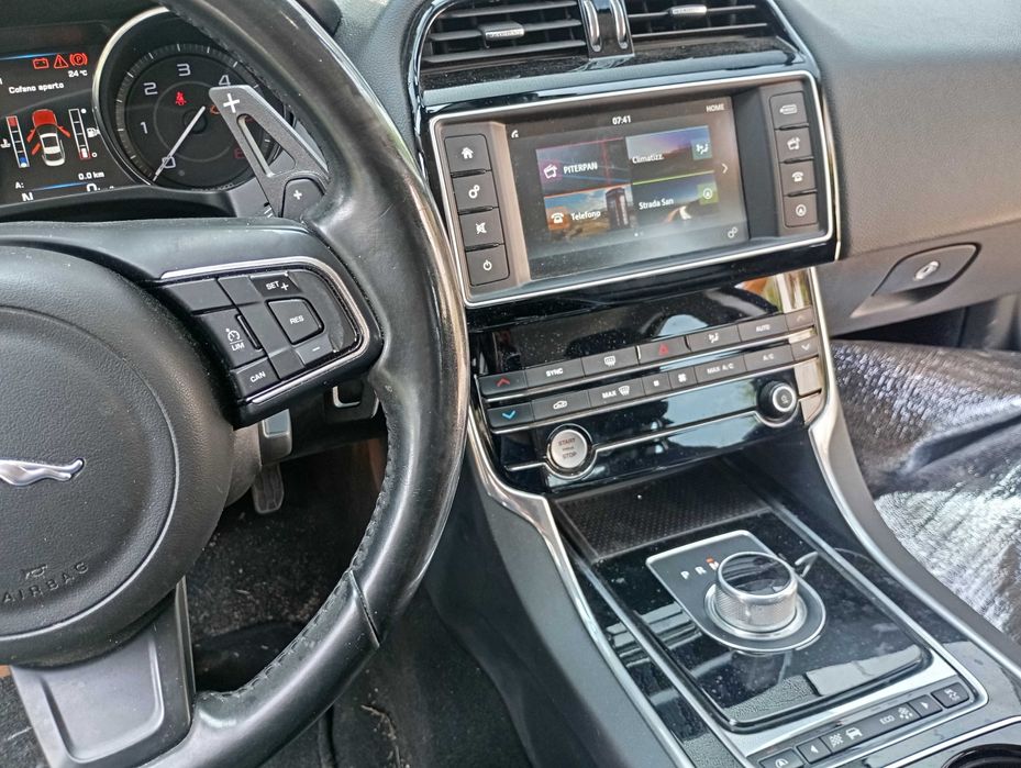 Vînd autoturism folosit