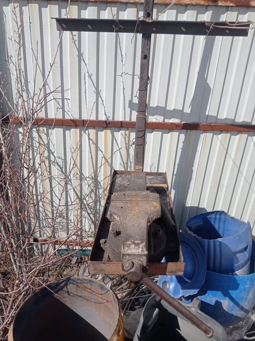 Продам тиски слесарные