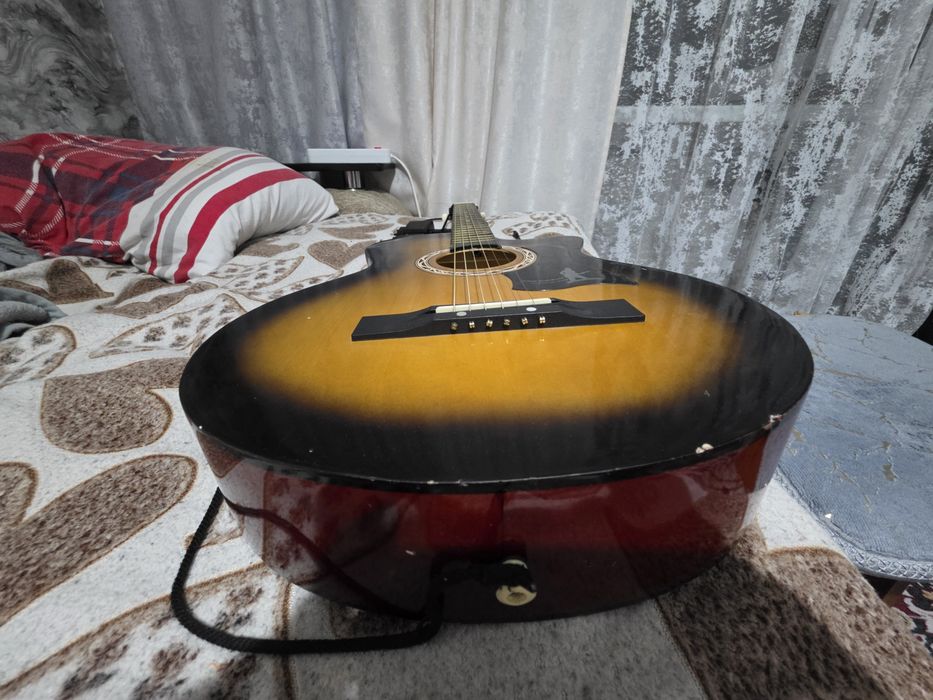 Гитара акустическая