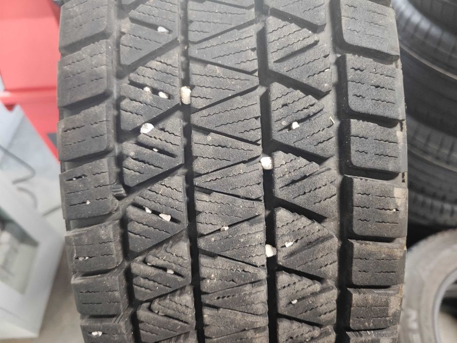 2бр.зимни гуми 215/70/16 Bridgestone