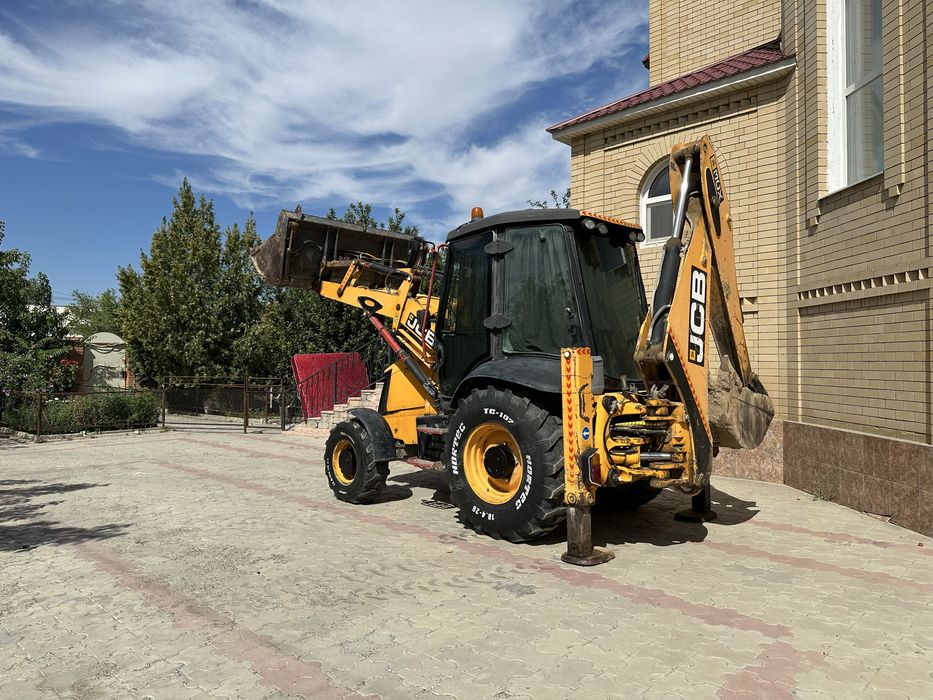 Продается экскаватор погрузчик JCB 3CX