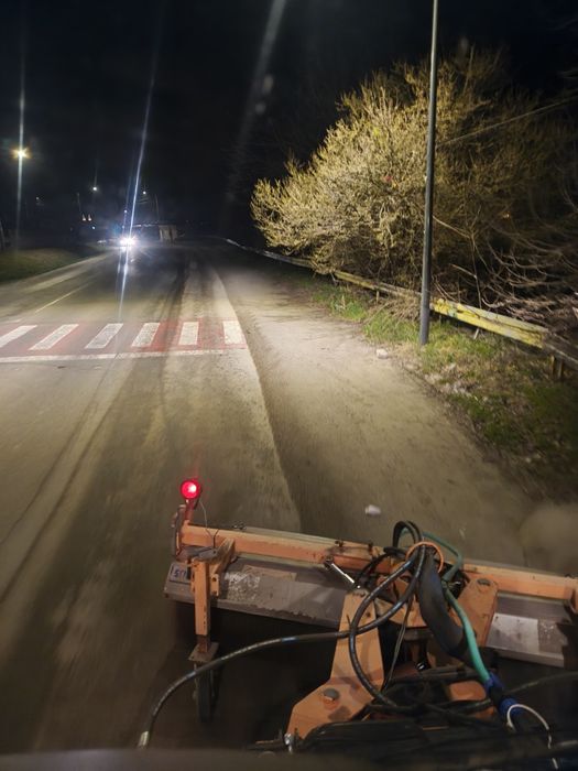 Periat drumuri/ perie rotativa asfalt/ perie mecanizata