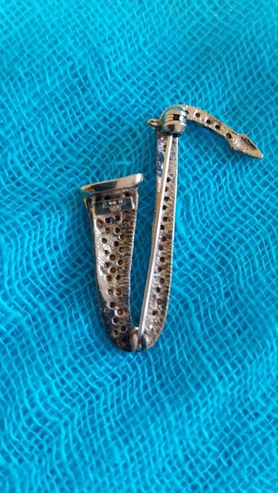 Брошка от позлатено сребро