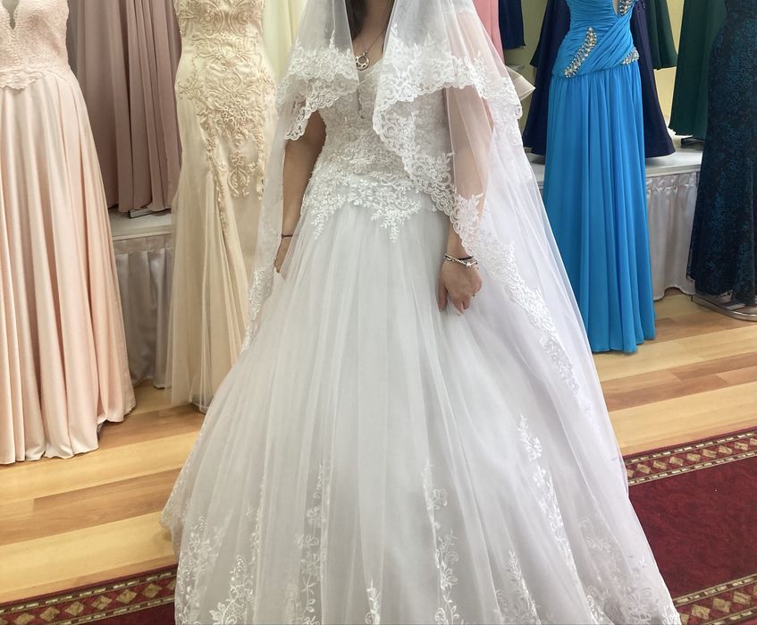 Сватбена рокля с воал