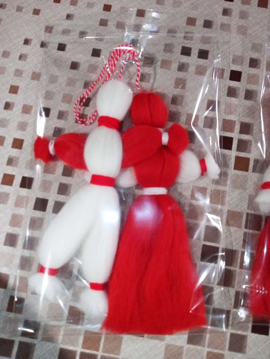 Продавам голями домашни Мартеници