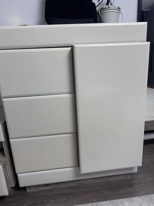 Продам комод и две тумбы