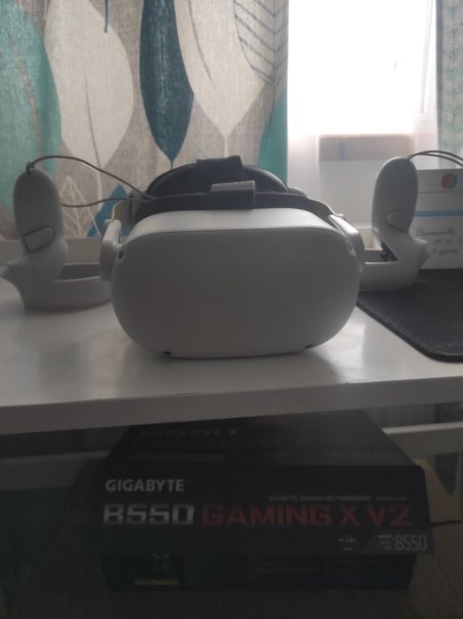 Vând VR meta quest 2 perfect funcțional