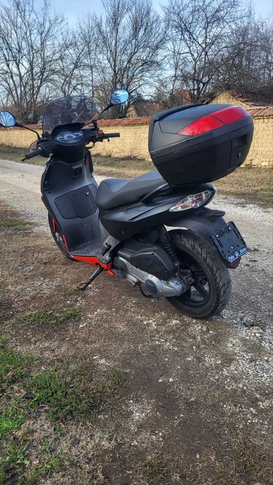 Aprilia Sportcity / SR Max 300cc – 22 к.с., автоматик, обслужен, 2014 г