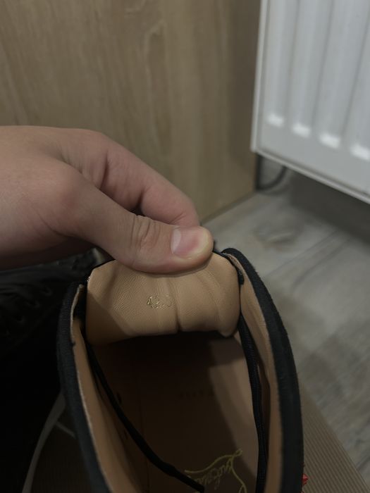 Vand Christian Louboutin marimea 42.5 pret negociabil