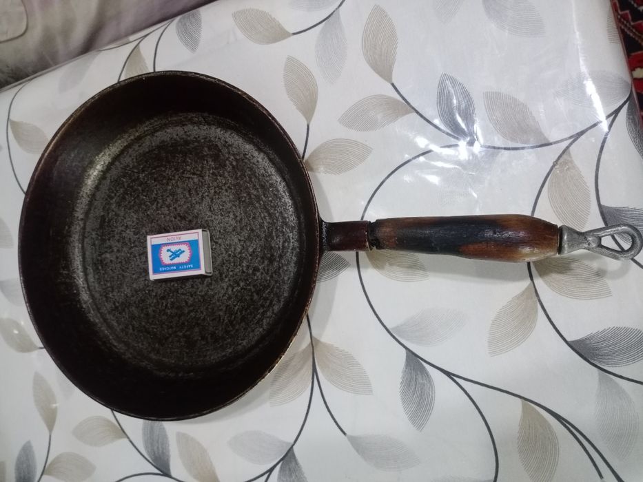 Чугунные сковородки, дюралевая сковорода