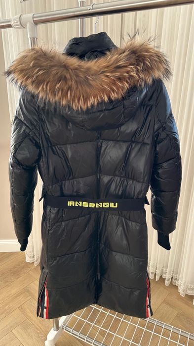 Продам куртку для девочек