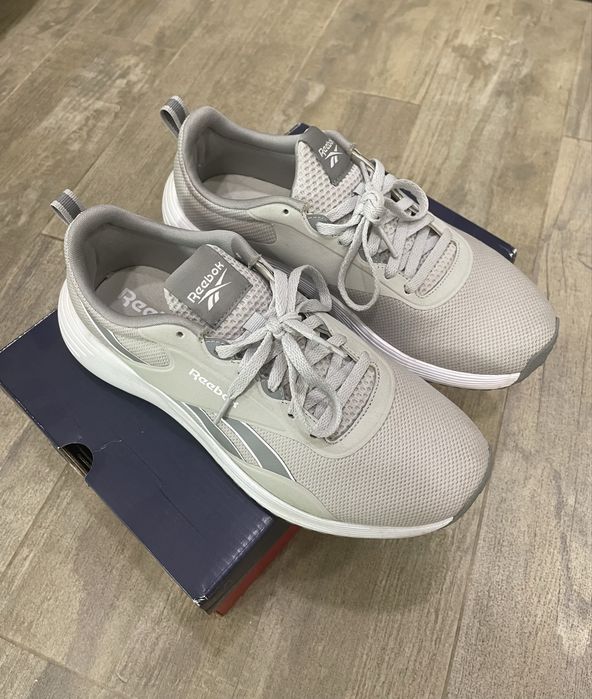 Reebok р37 оригинал кроссовки летние
