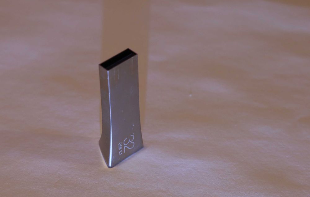 Флешка Samsung BAR Plus (USB 3.1) 32 ГБ— Стильный металлический корпус