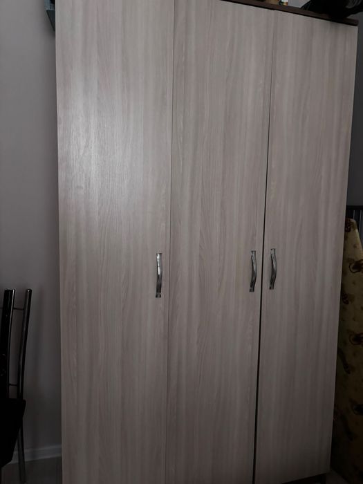 Продам срочно шкаф