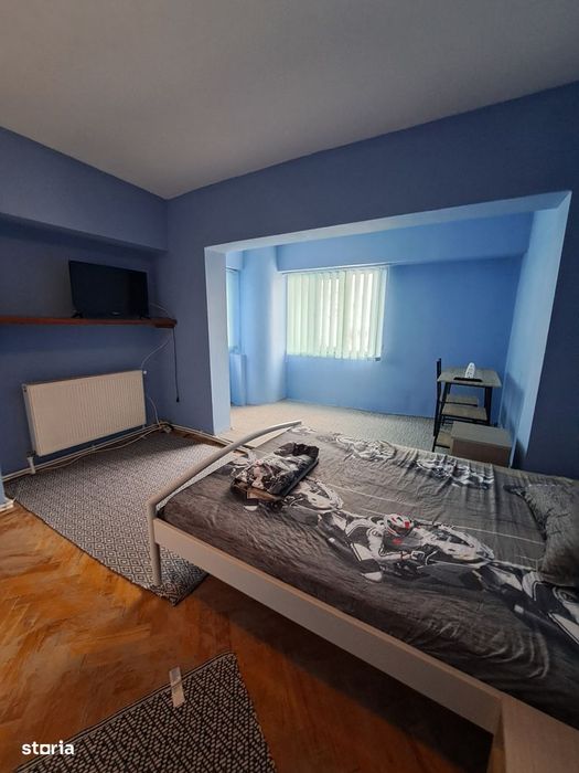Vând apartament cu 5 camere,scara interioara,3 balcoane,ultracentral