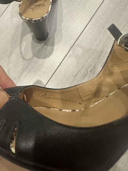 кожаные босоножки