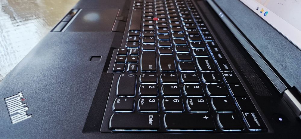 Laptop Lenovo 4K cu 64GB RAM si  RTX 5000 16GB GDDR6 NVMe 512GB