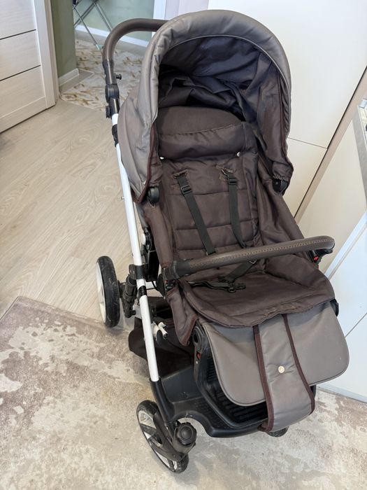 Коляску продам тормоз не работает только