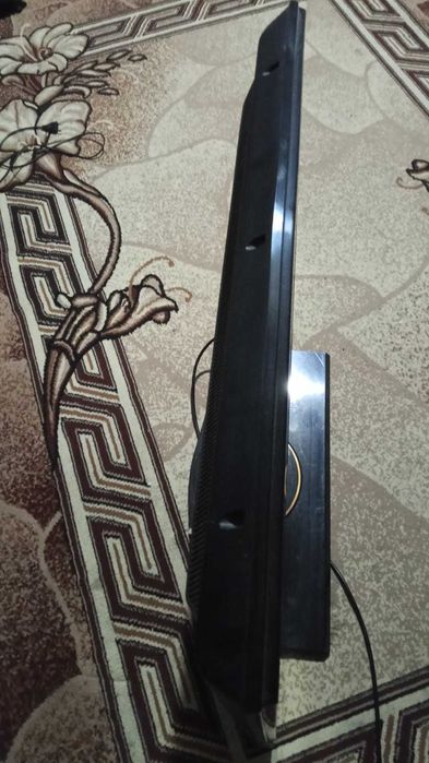 Продам телевизор LG диагональ 94 см. Выключается сам.