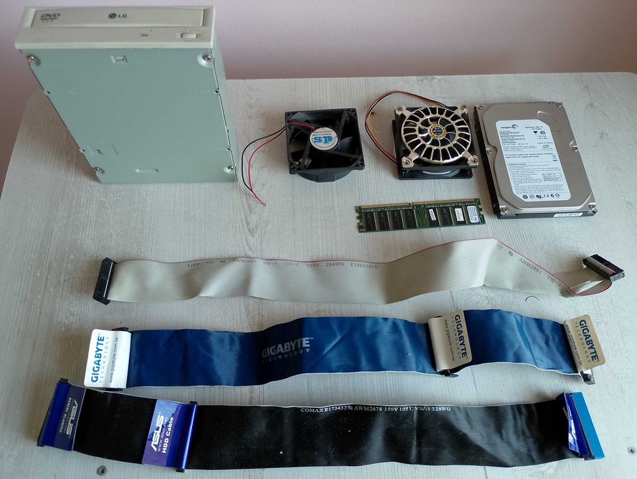 Компютърни компоненти - HDD 160Gb, DVD-ROM , RAM , cables