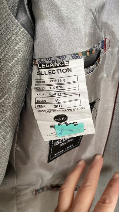 Серый костюм тройка