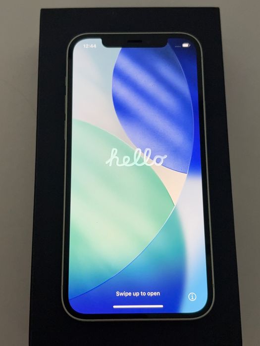 iPhone 12 зелен 64gb