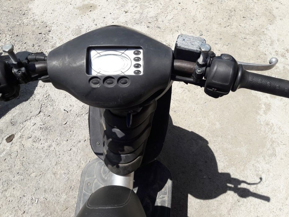 скутер ( Gilera ice 50-Двигател MALOSSI )-на части