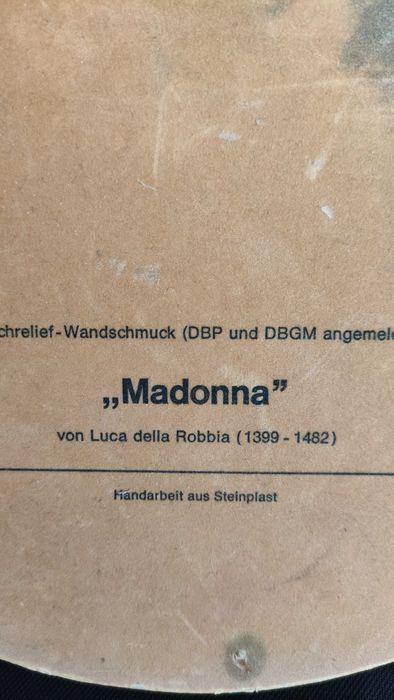 Масивно стенно пано каменна пластика