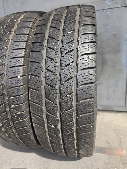 2 бр.  гуми за бус  205/70/15C Continental 9 mm DOT 4516