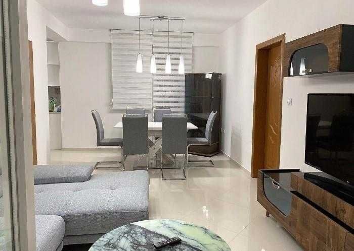 Дава се под наем Двустаен апартамент в Бургас, Изгрев - 60 кв.м за 219.3 € - Снимка #1