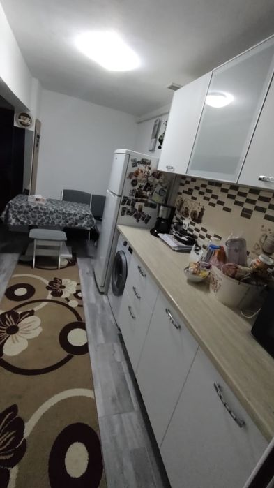 Închiriez garsoniera
