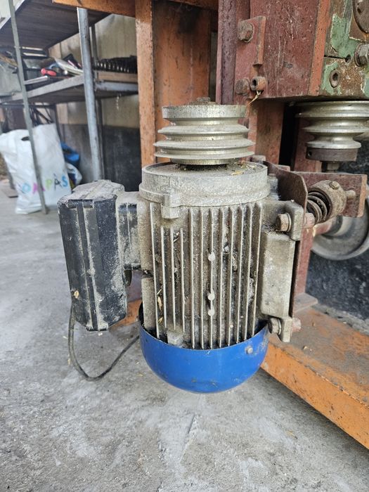 Vând  FREZA pentru lemn, model artizanal