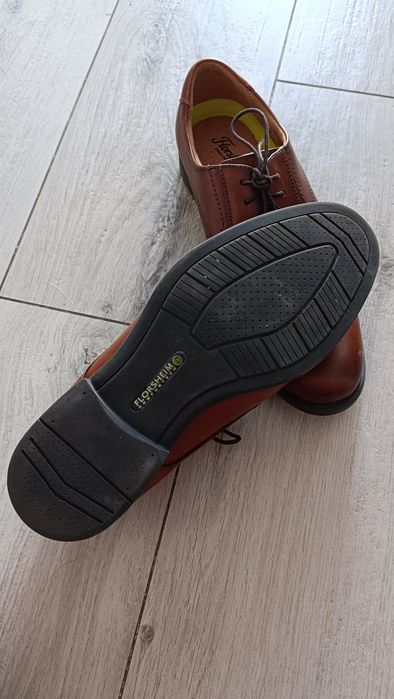 Pantofi de piele