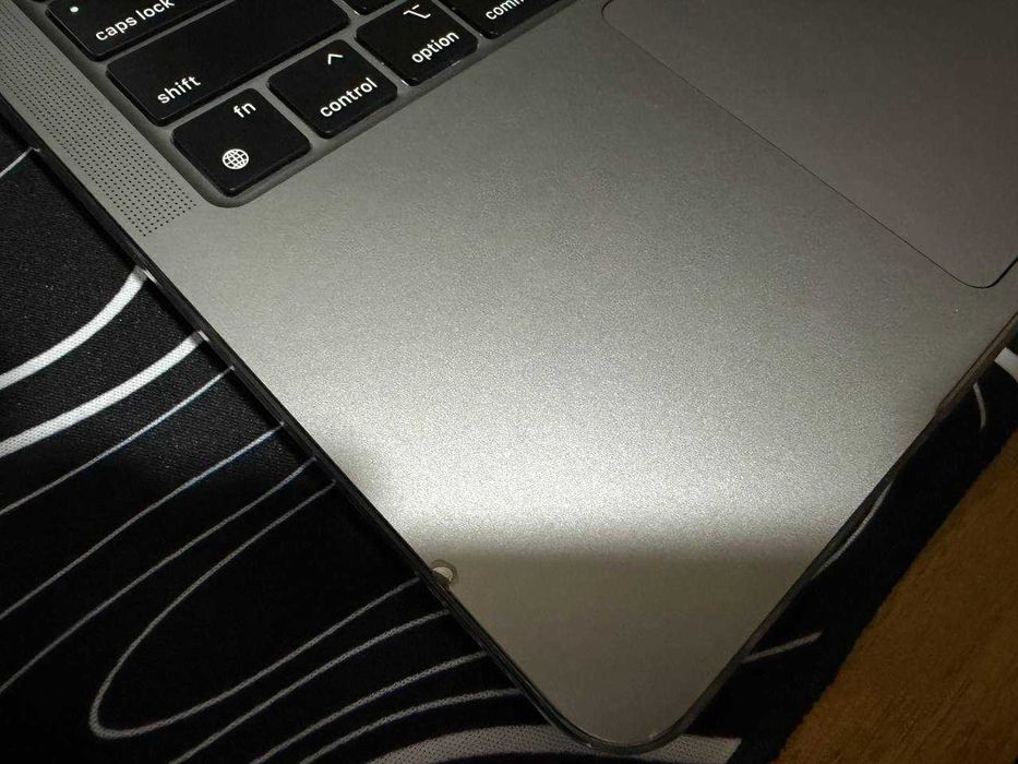MacBook Air M1 8/256 (Space Grey) — идеальное состояние, 91% батареи