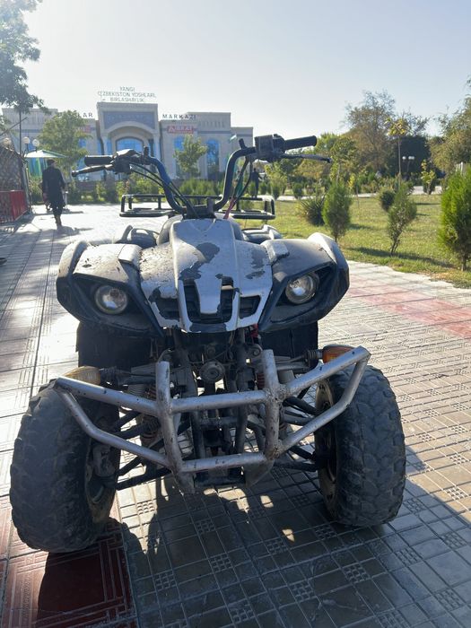 kvadiratsikil yurip turipdi