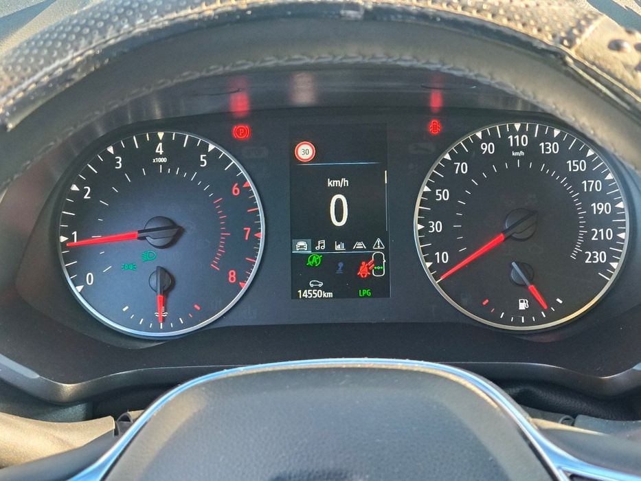 Продавам Рено Каптюр 2022 г