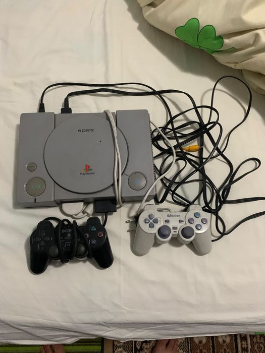 Play station 1 cu 2 joystick