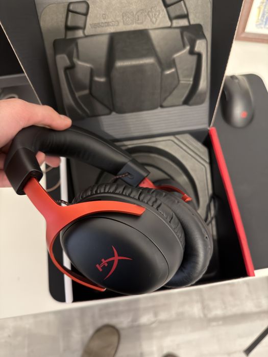 Casti Gaming Wireless HyperX Cloud III
