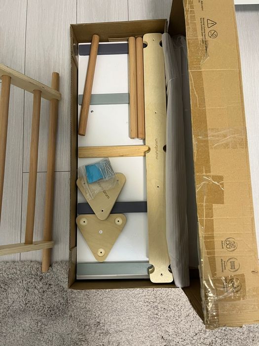 Loc de joacă pentru copii din lemn, făcut în casă - scară + perete