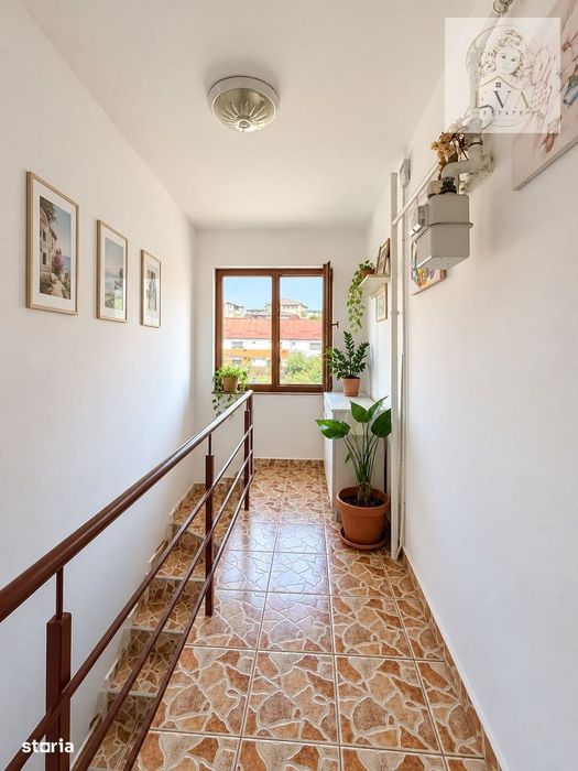 Apartament De Vânzare | 84,11 Mp Totali | Curte | 2 Locuri De Parcare — fotografia 3