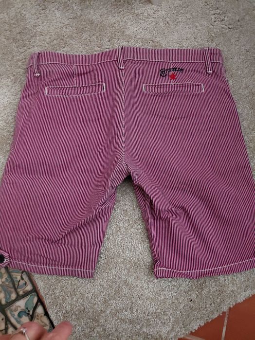 Vand pantaloni scurti Converse