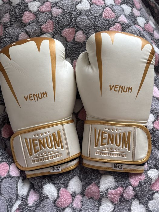 Боксерские перчатки