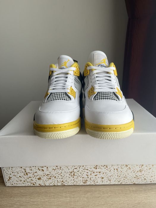 Nike Air Jordan 4 Vivid Sulfur